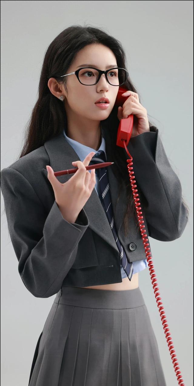 周也JK裙高清壁纸1