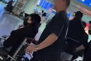 章子怡轮椅事件：华表奖摔跤引爆全网热议