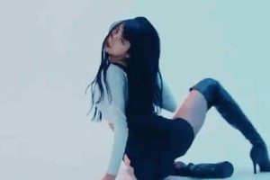 Lisa舞蹈视频与内衣外穿时尚指南