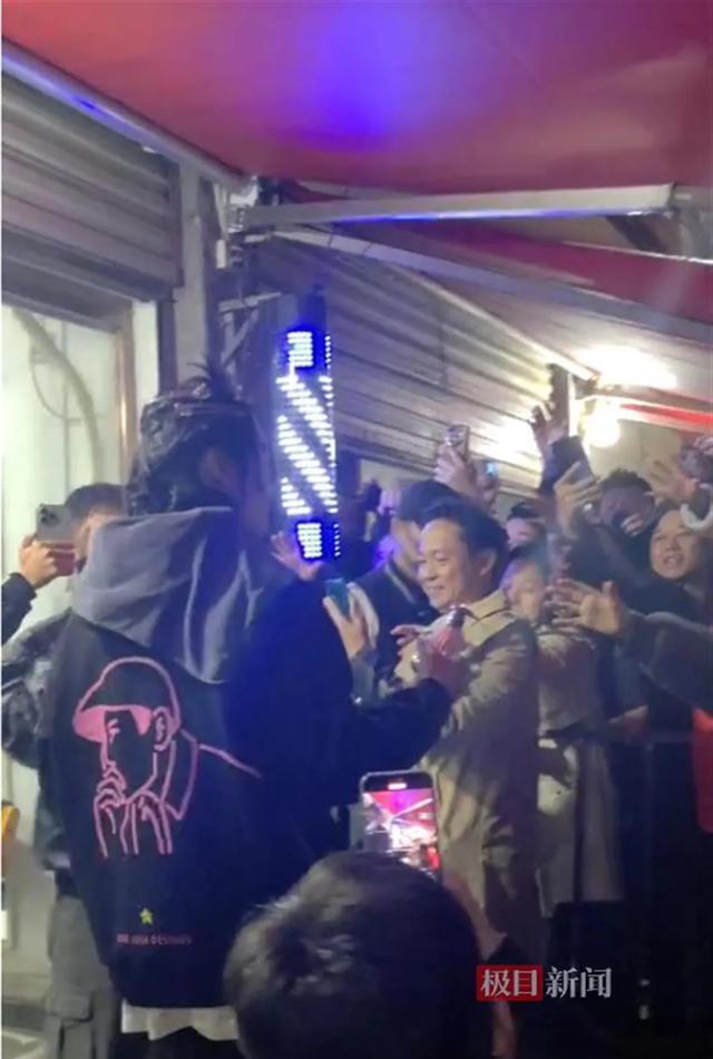 向佐与粉丝互动